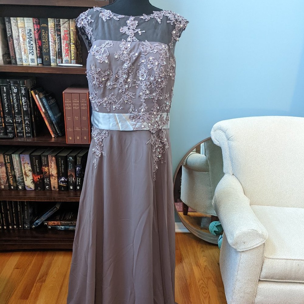 Full length chiffon beaded, adjustible prom gown size 20W gray